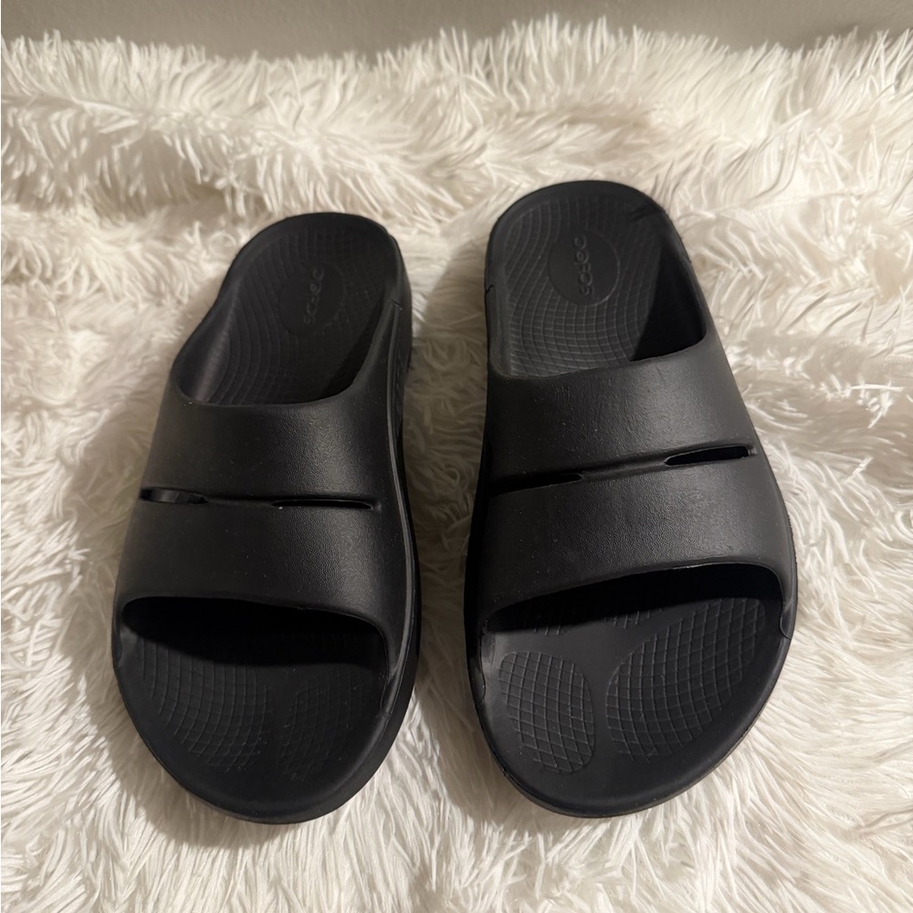 OOFOS Black Slide Sandals
